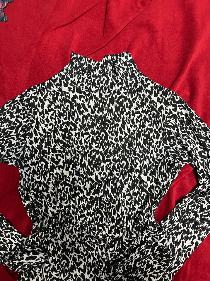 Desenli uzun kollu elbise - Görsel 2