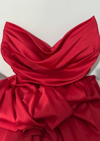 Alfabeta Kırmızı Straplez Drapeli Saten Uzun Abiye Elbise - Görsel 2
