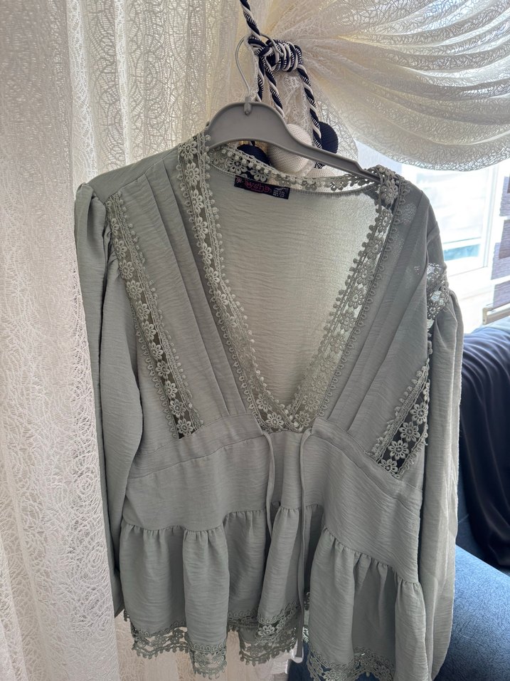 Çağala yeşiliV Yaka Dantel Detaylı Bohem Kadın Bluz - Görsel 3