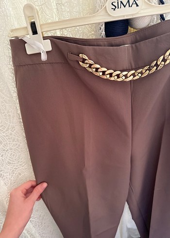 Zincir Detaylı Kahverengi Kadın Kumaş Pantolon - Görsel 4