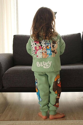 Zara Bluvey takım