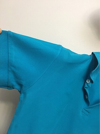 m Beden mavi Renk Mavi yakalı tişört 4 numaralı diye belırtılmiş markası
