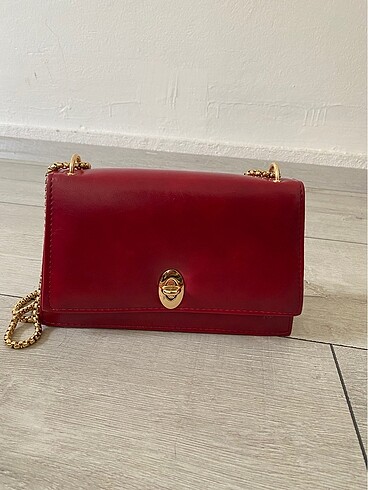 Kırmızı Zincirli Çanta - Görsel 3