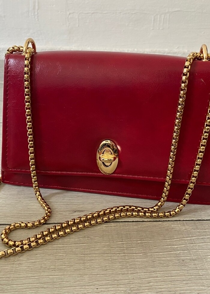 Kırmızı Zincirli Çanta - Görsel 2