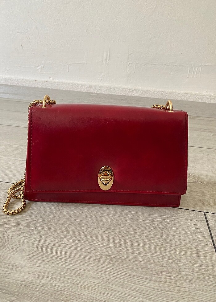 Kırmızı Zincirli Çanta - Görsel 3