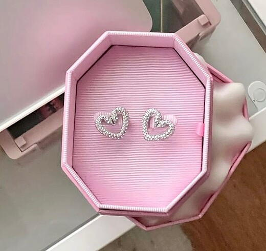 Beden beyaz Renk Swarovski uno küpe