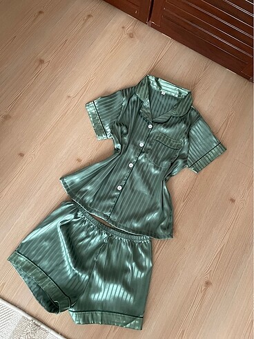 m Beden yeşil Renk Saten pijama takımı