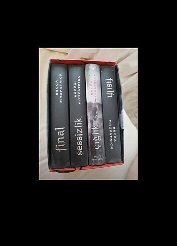 Hush hush kitap serisi