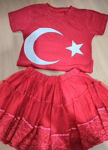 4 Yaş Beden Etekler ve t-shirt 