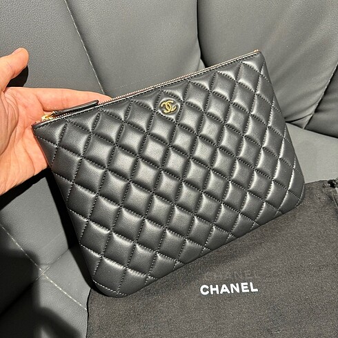 chanel pouch