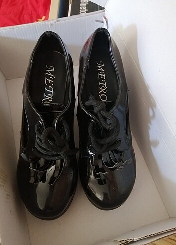 Siyah Rugan Topuklu Ayakkabı