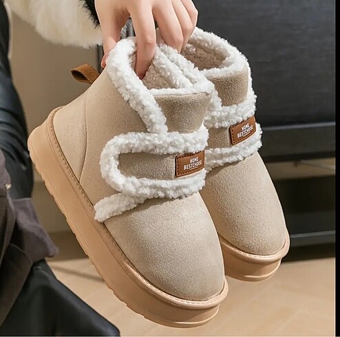 Ugg model bej kürklü bot