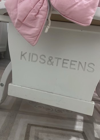 Pastel Pembe Çocuk Yatak Kenarı Koruyuculu beşik