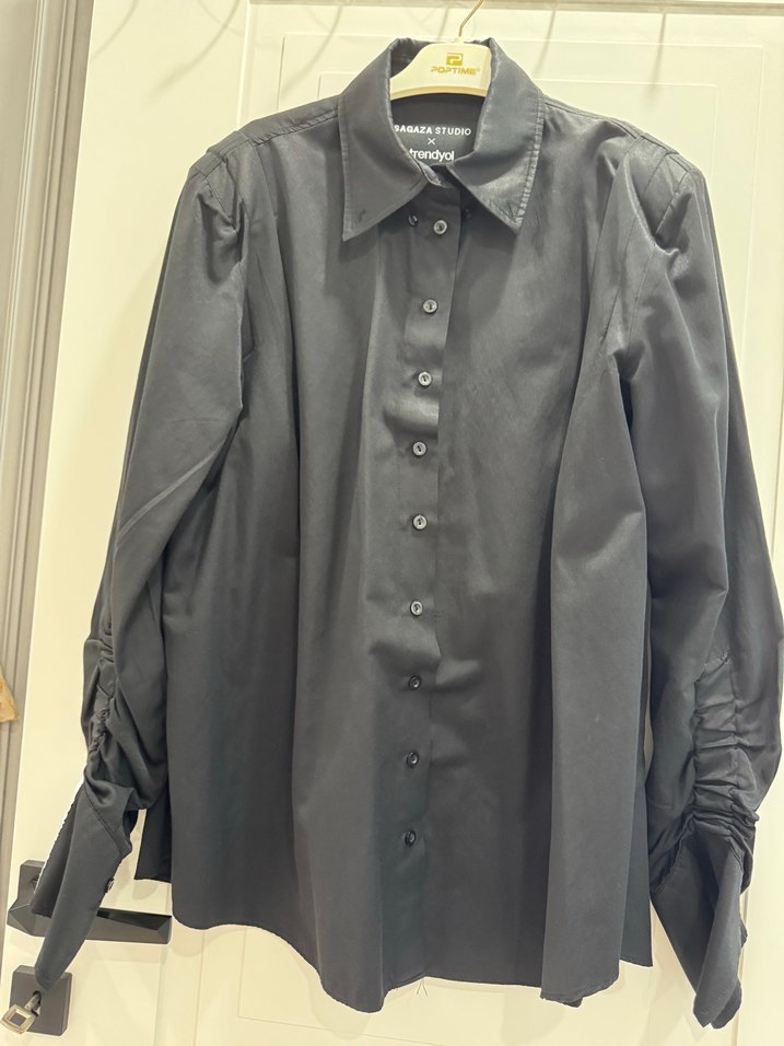 Düğmeli Siyah Keten Uzun Kollu Gömlek - Görsel 2