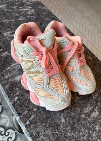 Pembe Tüylü Yüksek Topuklu Spor Ayakkabı - Görsel 3