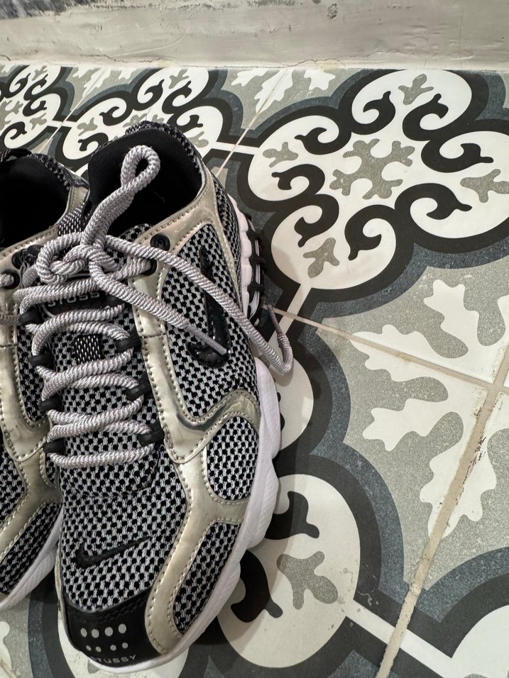 Yüksek Topuklu Gri Yılan Desenli Bağcıklı Spor Ayakkabı - Görsel 2