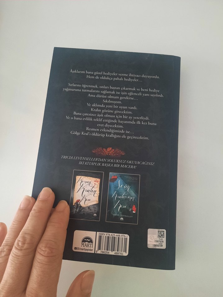 Aramızdaki Gölgeler - Tricia Levenseller - Görsel 2