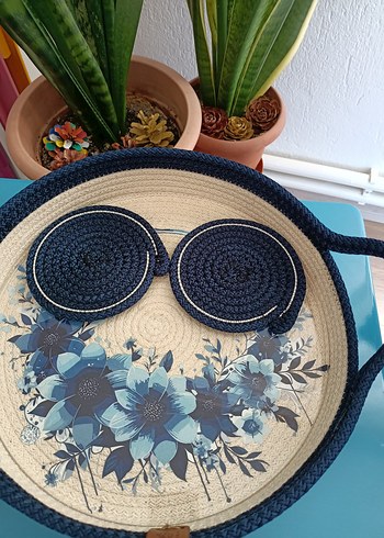  Beden Mavi Çiçek Desenli tepsi ve bardak altlığı