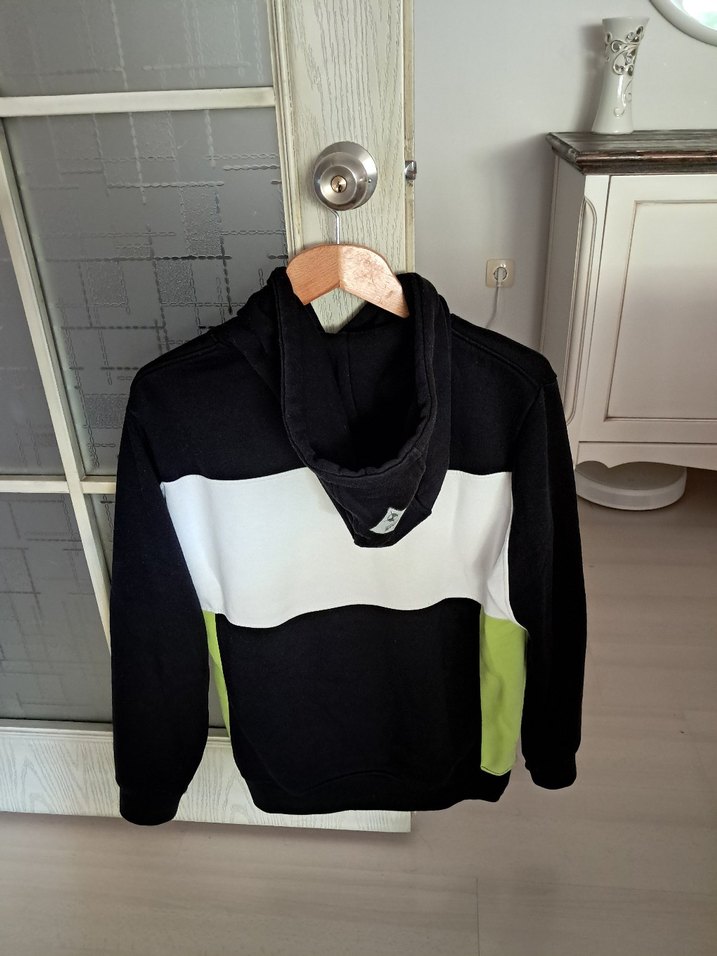 Siyah Kapüşonlu Rahat Kesim Sweatshirt - Görsel 2