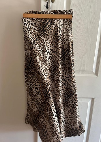 Leopar Desenli Uzun Saten Etek - Görsel 2