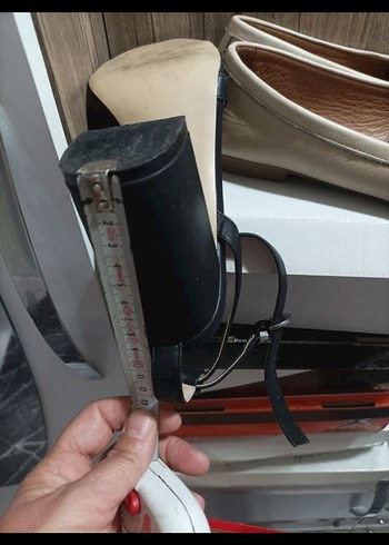 40 Beden Siyah Tokalı İnce Topuklu Kadın Sandalet