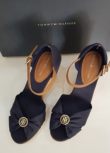 38 Beden Tommy hilfiger orijinal dolgu topuk ayakkabi