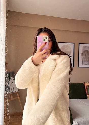 Beyaz Peluş Detaylı Kadın Kaban - Görsel 4