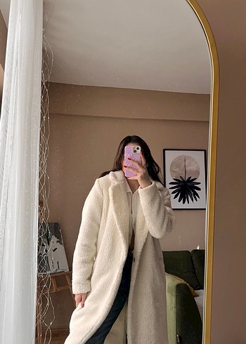 Beyaz Peluş Detaylı Kadın Kaban - Görsel 2