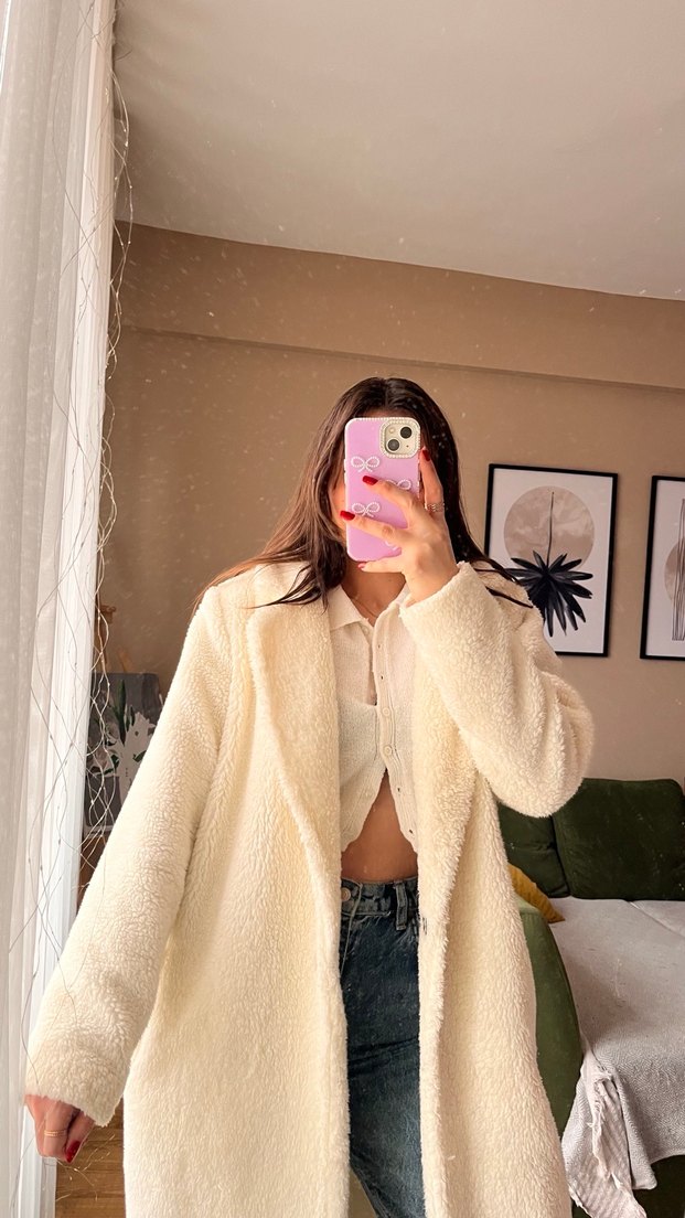 Beyaz Peluş Detaylı Kadın Kaban - Görsel 3