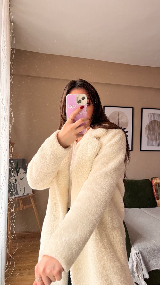 Beyaz Peluş Detaylı Kadın Kaban - Görsel 4