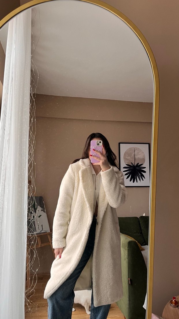 Beyaz Peluş Detaylı Kadın Kaban - Görsel 2