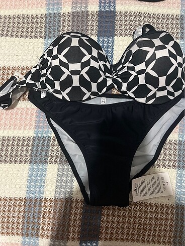 44 Beden Siyah bikini