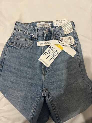Stradivarius Mom Slim fit pantolon