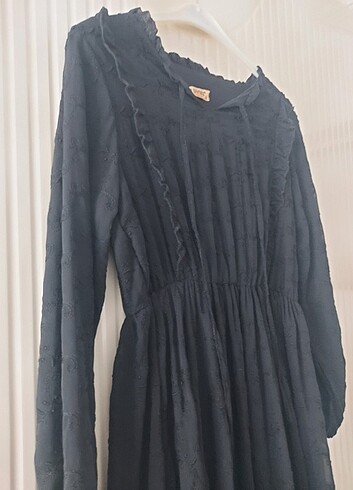 Üzeri islemeli tül elbise - Görsel 5