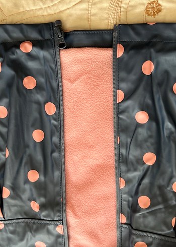 Kız Çocuk Kapüşonlu Puantiyeli ince mont - Görsel 7