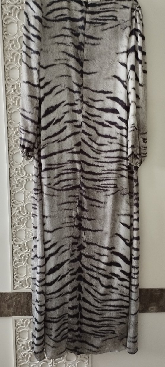 Gri Zebra Desenli Uzun Salaş Elbise - Görsel 3