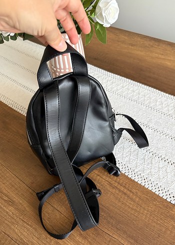 Siyah Deri Kadın Sırt Çantası - Görsel 2
