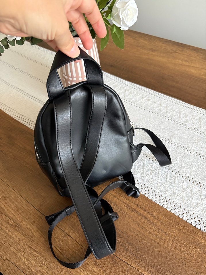 Siyah Deri Kadın Sırt Çantası - Görsel 2