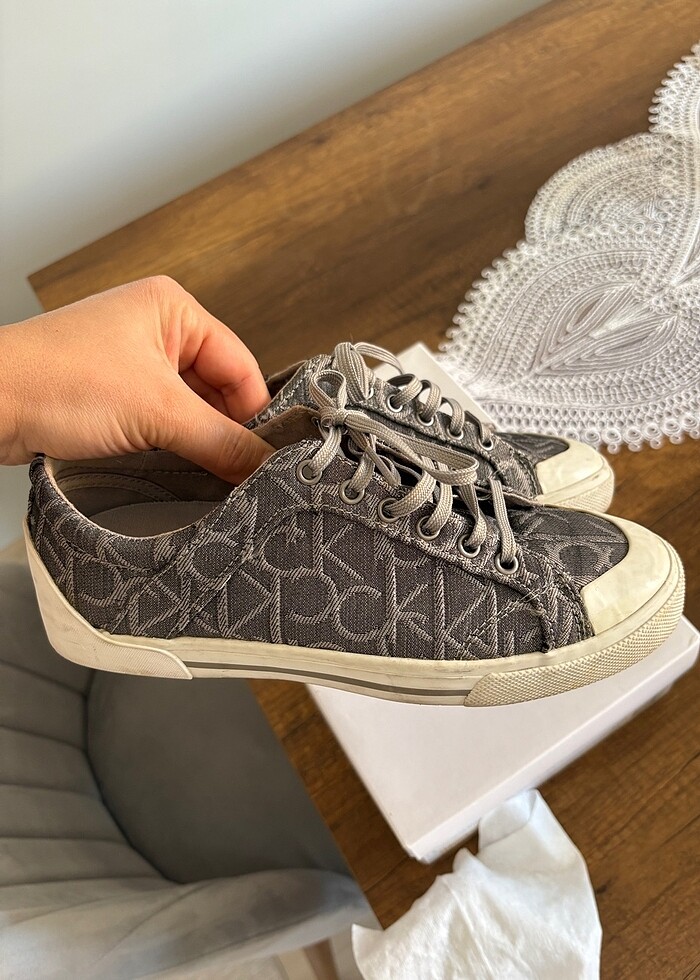 Calvin klein ikonik ayakkabi - Görsel 2