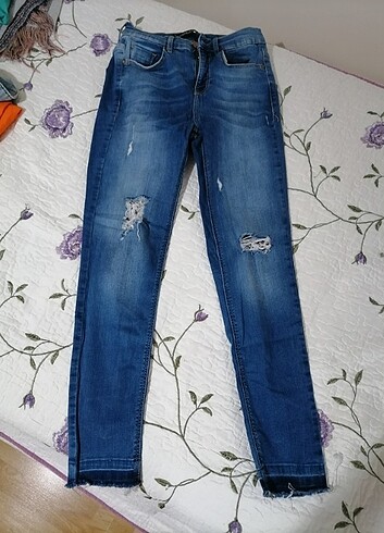 Yırtık detaylı Jean