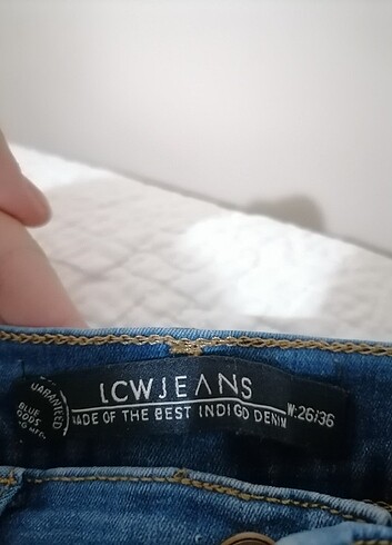 LC Waikiki Yırtık detaylı Jean