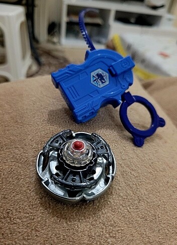  Beden Renk Beyblade