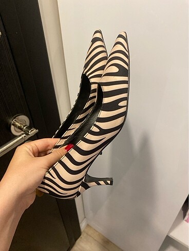 Pelinin Ayakkabıları Pelinin ayakkabıları Zebra