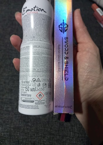 Kırmızı Mat Ruj ve Deodorant Seti Emotion Romance - Görsel 2