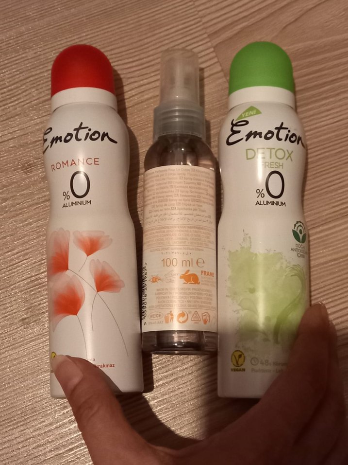 3'lü set 2 Emotion deodorant 1 Celebre parfümlü vücut spreyi - Görsel 2