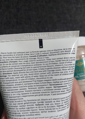 Omorphia Kaolin Kil Maskesi ve Pierre Cardin yüz temizleme jeli - Görsel 4