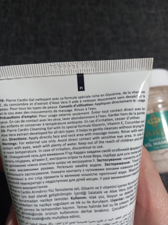 Omorphia Kaolin Kil Maskesi ve Pierre Cardin yüz temizleme jeli - Görsel 4