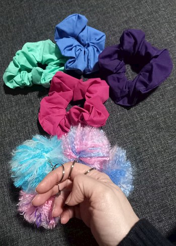 8li yeni set 4 anahtarlık çanta süsü 4 kumaş büyük toka birlikte - Görsel 2