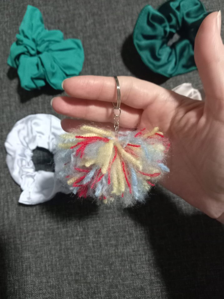 5 li set 3 saten toka 1 kumaş toka 1 anahtarlık çanta süsü peluş - Görsel 2