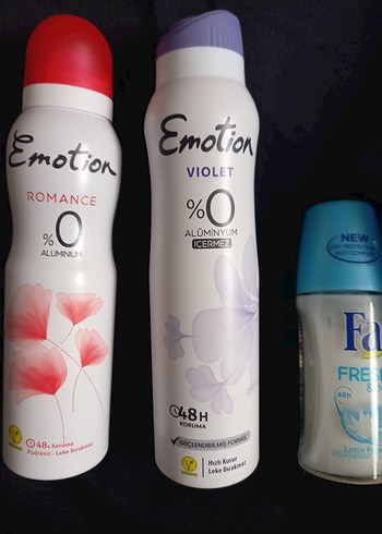 Beden Renk 4 ürün Kadın Deodorant roll on ve Duş Jeli Set Emotion Fa Komili